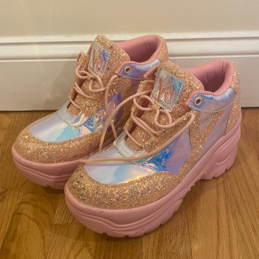 Y.R.U. Matrixx Platform Sneakers in light pink